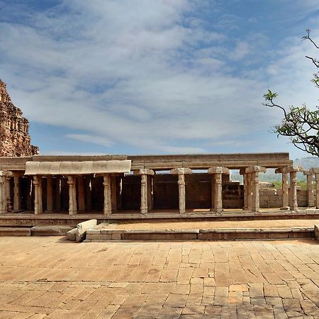Clarks Inn Hampi Kamalapur Екстериор снимка