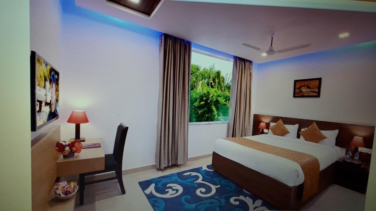 Clarks Inn Hampi Kamalapur Екстериор снимка