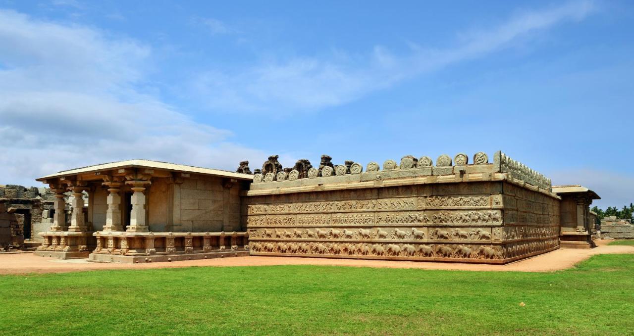 Clarks Inn Hampi Kamalapur Екстериор снимка