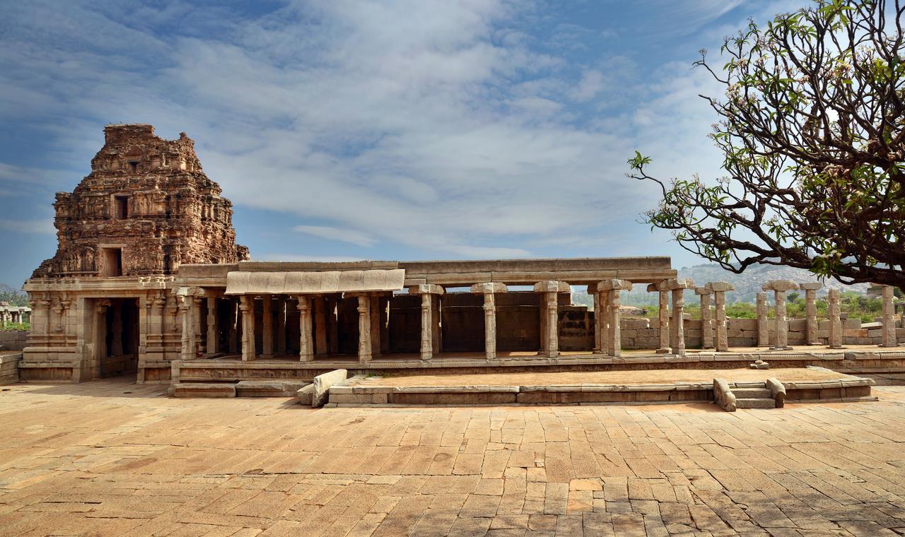 Clarks Inn Hampi Kamalapur Екстериор снимка