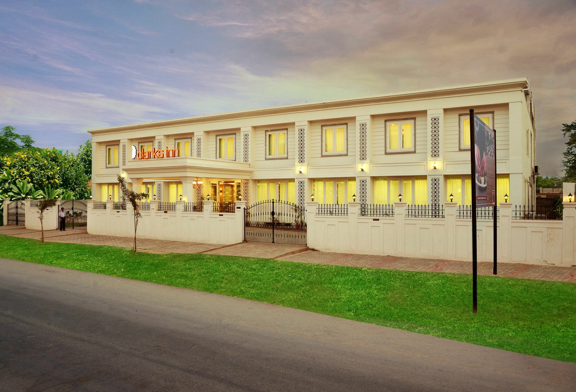 Clarks Inn Hampi Kamalapur Екстериор снимка